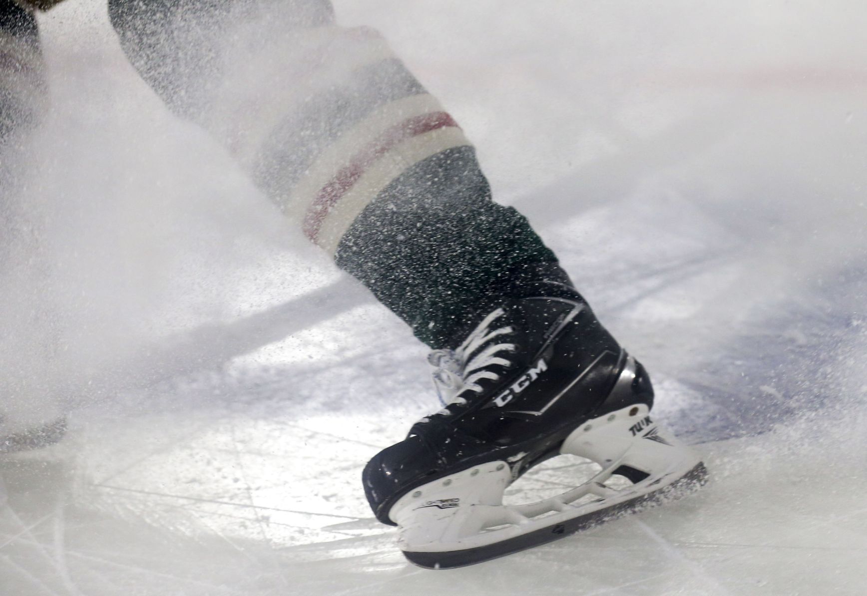 Blues pull off wild 6-4 win in Winter Classic